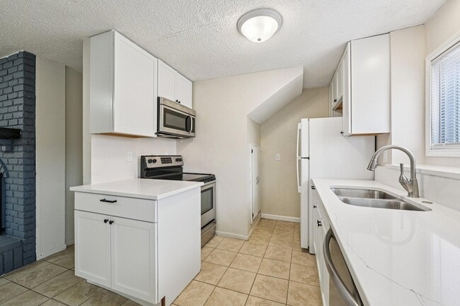 Building Photo - 17256 Kenyon St NE