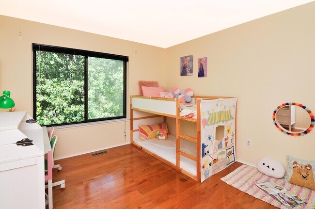 Building Photo - 609 Watersedge Dr