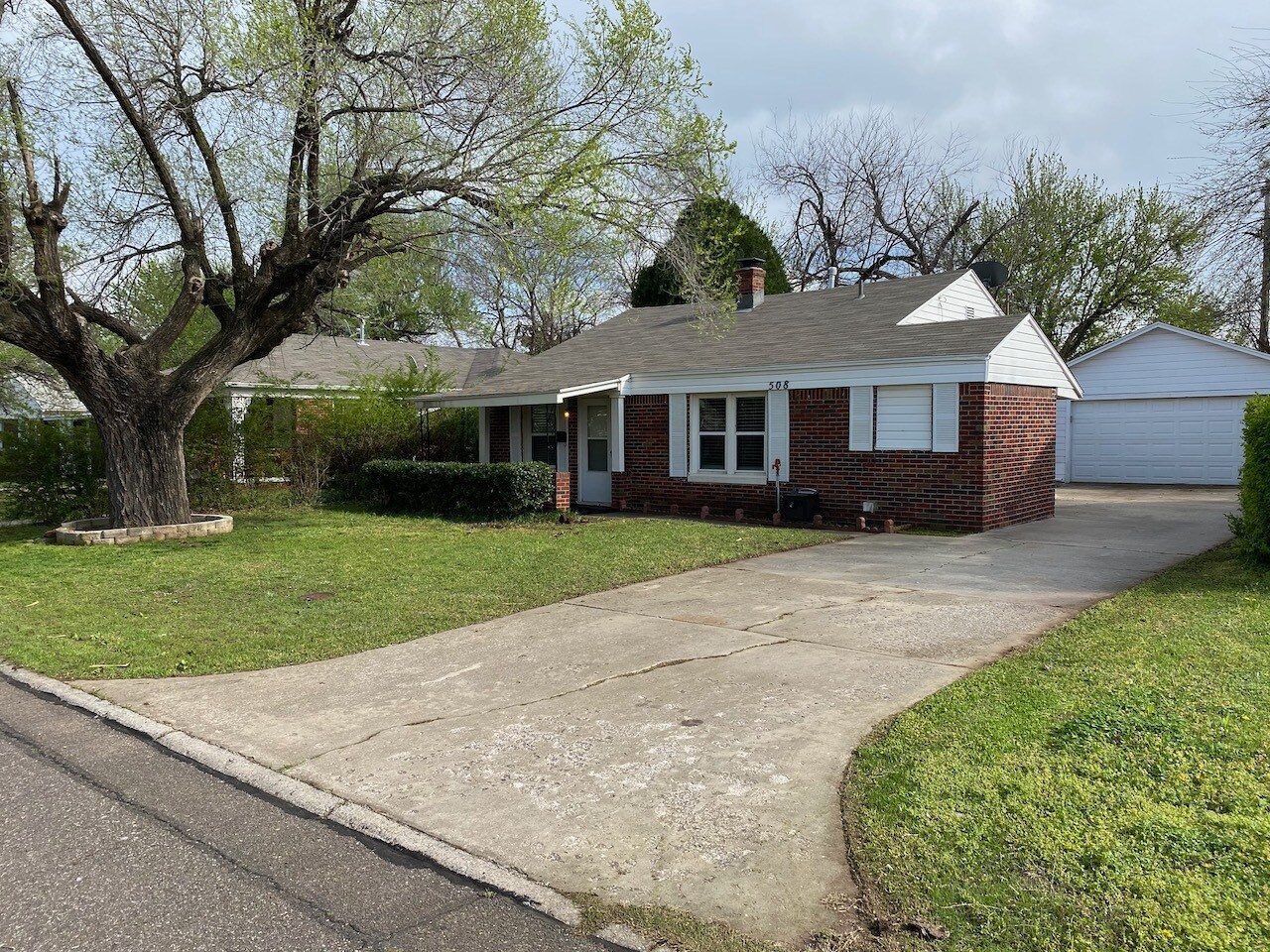 Front of house - 508 E Indian Dr