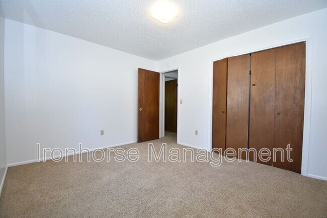 Building Photo - 411 N 16th Ave