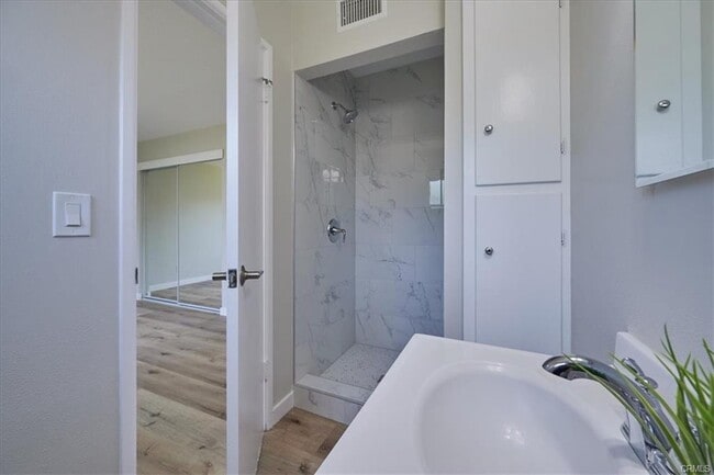 Building Photo - 786 Glenshaw Dr