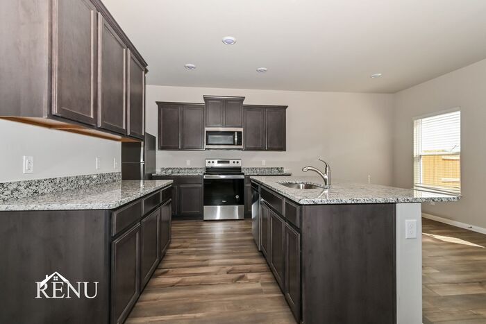 Building Photo - 1613 Maroon Dr