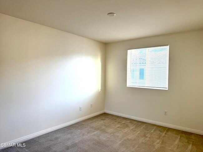 Building Photo - 62 Secret Hollow Ln