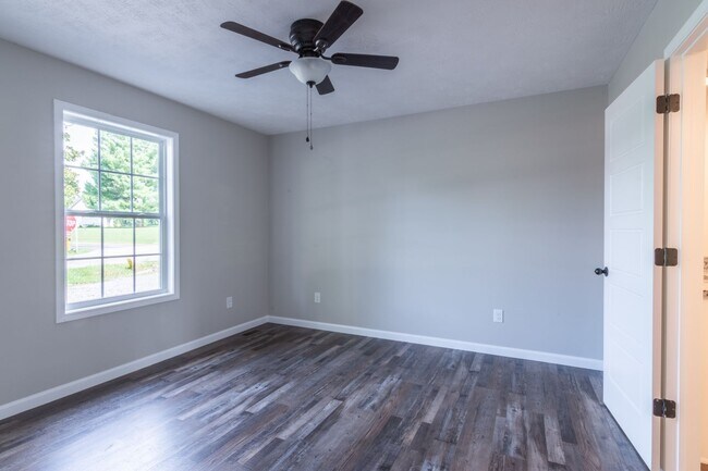 Building Photo - 725 Oak St