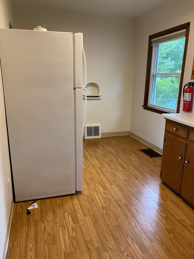 Building Photo - 1413 32nd St NE