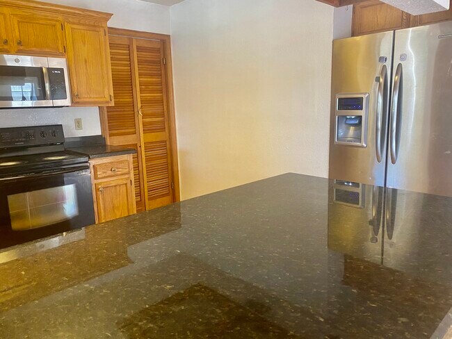 Building Photo - 1945 Zenaida Ave