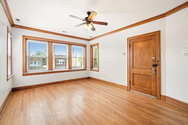 Building Photo - 4446 W Walton St