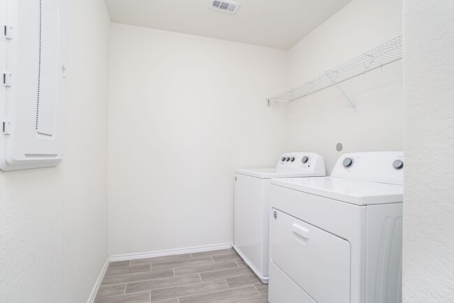 Building Photo - 4-Bedroom Home in New Braunfels with 3 Baths + Open Living Design