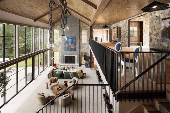 Building Photo - 725 Rocky Point Dr