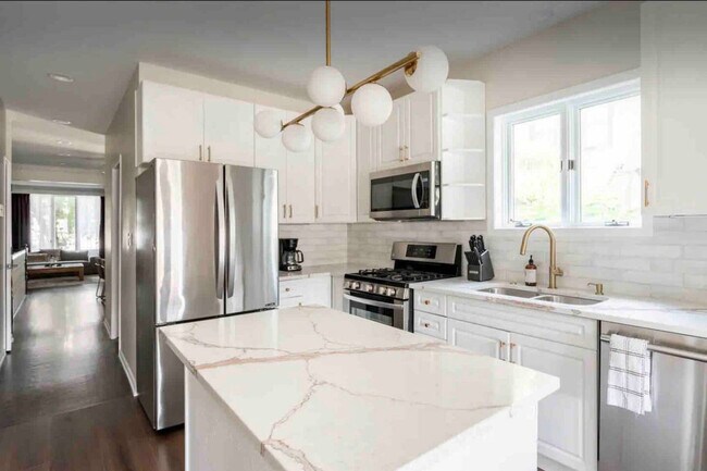 Building Photo - 1501 W Thomas St