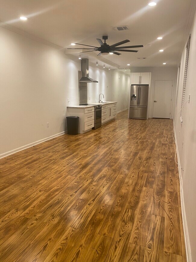 Building Photo - NO2504