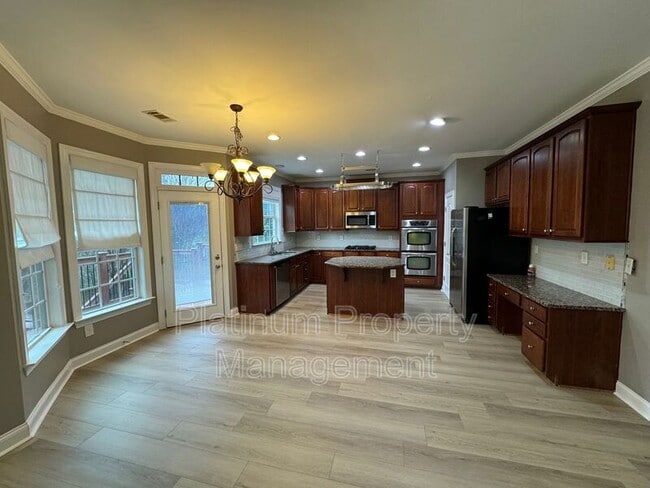Building Photo - 917 Wallace Falls Dr