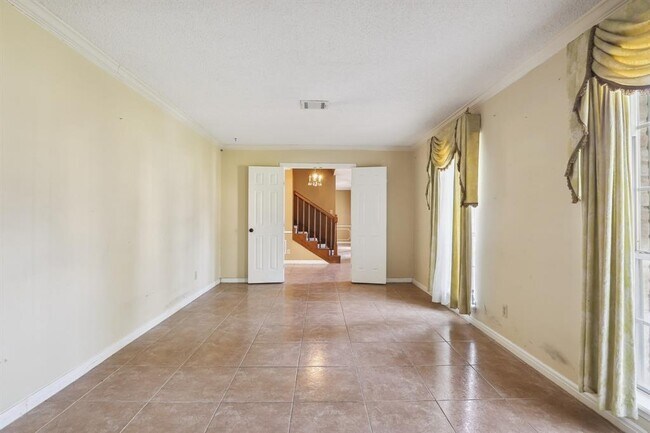 Building Photo - 1003 Suwanee Ln