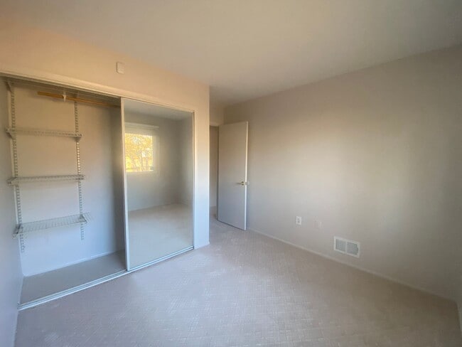 Building Photo - Sugarland Run Neighborhood |4bd  2bth 1921 sqft House | Large Yard