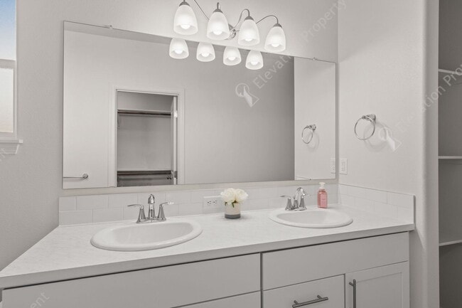 Building Photo - 2023 Hayden 3BR-2BA townhome in Redmond's Dry Canyon Community