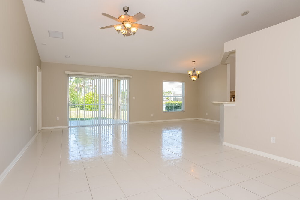 Building Photo - 4505 Sanibel Way