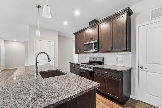 Building Photo - 226 Tower Ridge Cir
