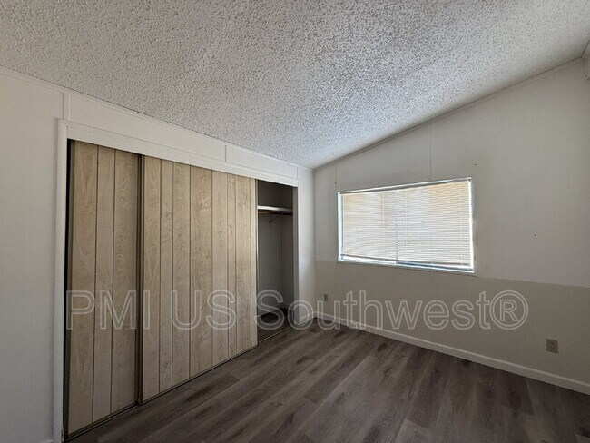 Building Photo - 4453 Calle del Media