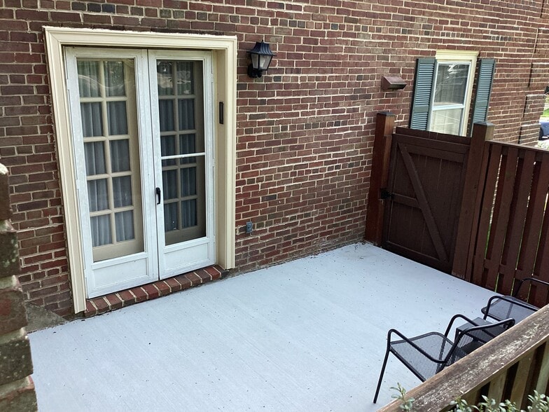 Building Photo - 6639 Hillandale Rd