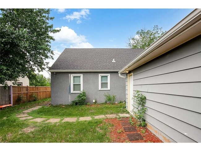 Building Photo - 1588 W Highland Pkwy