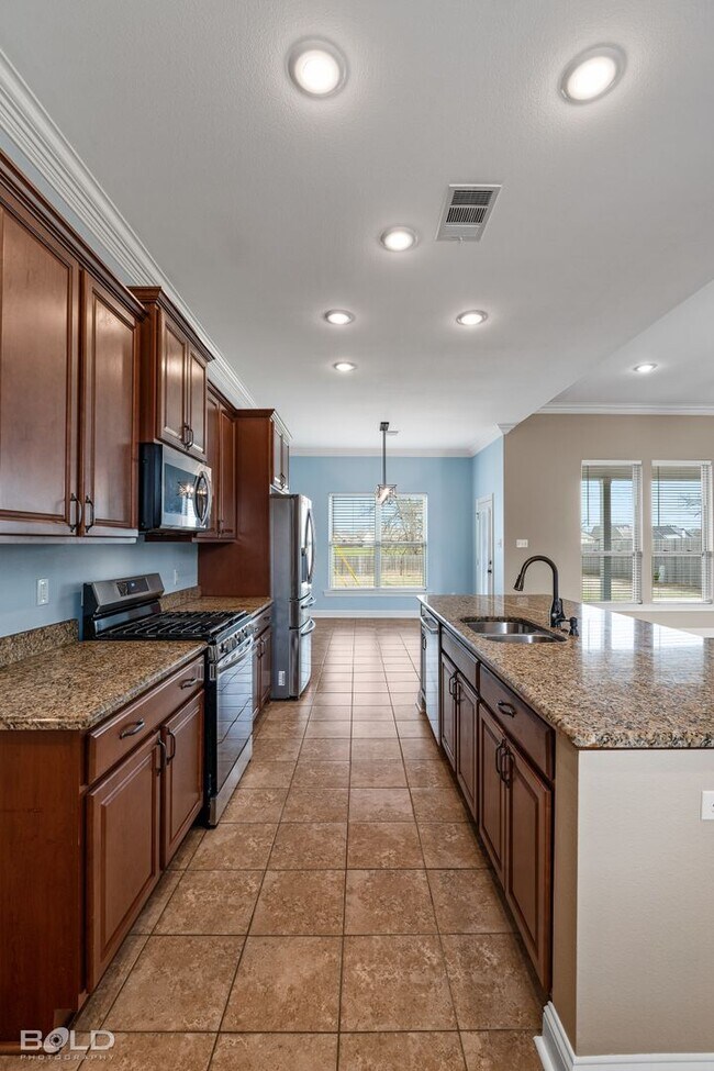 Building Photo - 3 Bedroom 2 Bath in Cypress Bend