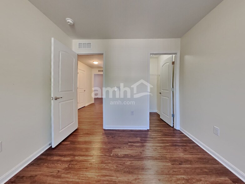 Building Photo - 4828 Jessica Suzanne Dr