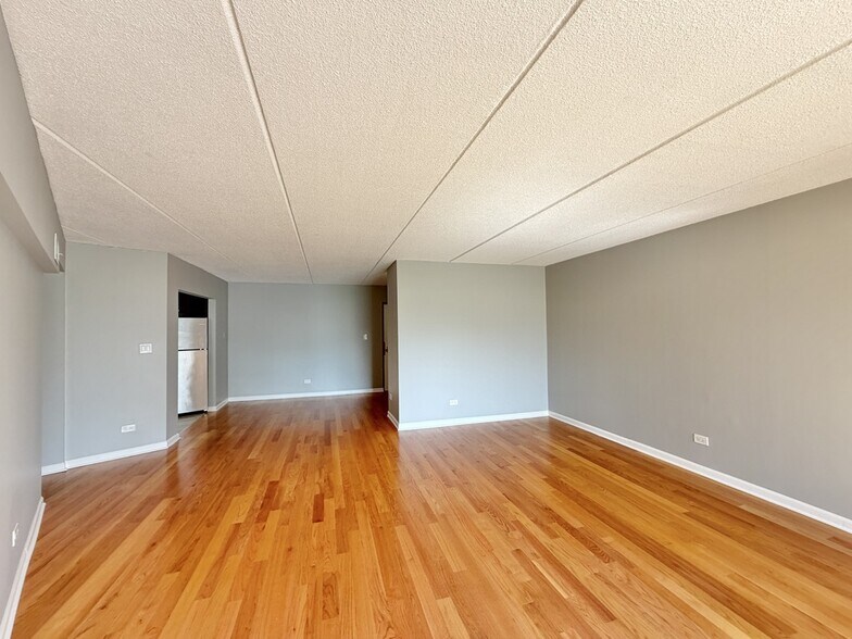 Building Photo - 525 N Quentin Rd