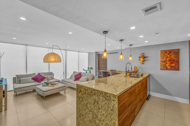 Building Photo - 7601 E Treasure Dr