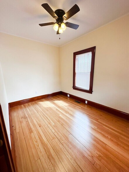 Building Photo - 44 Drew St