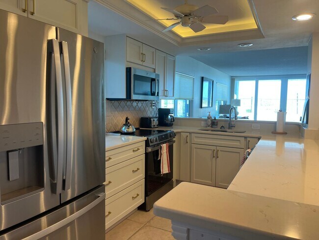 Building Photo - GREAT PRICE!  Gulf Horizon, Gulf Front, 2BR/2BA 1st Floor Condo