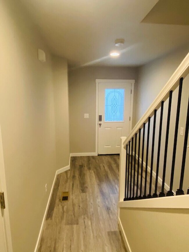 Building Photo - Beautiful Newer Home in Terrific Salmon Creek Location