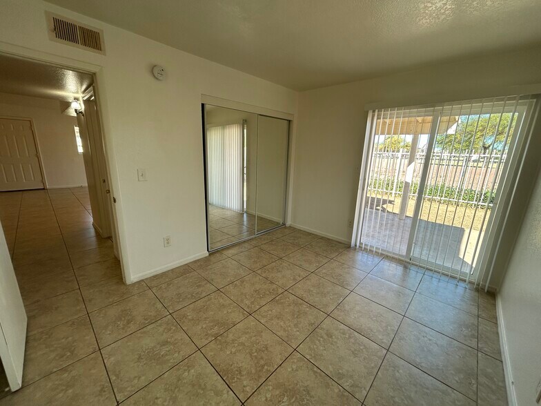 Building Photo - 3024 E Waltann Ln