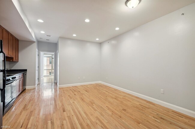 Building Photo - 3 br, 2 bath Triplex - 1846 N 17TH ST Unit...