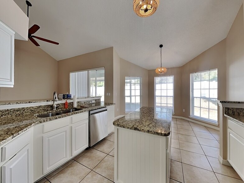 Building Photo - 1428 Oberlin Terrace