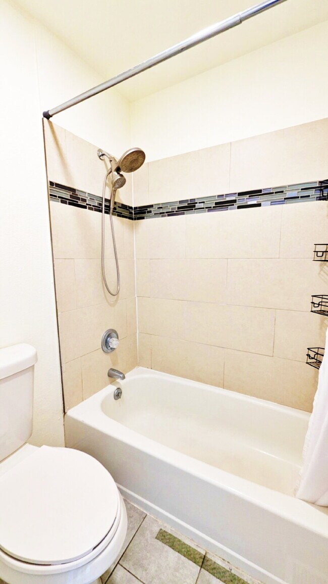 Building Photo - SO MUCH LIGHT! Beautifully Updated Smart Home 2Bd 2Bth 2nd Floor End Unit Condo in Aurora Schools