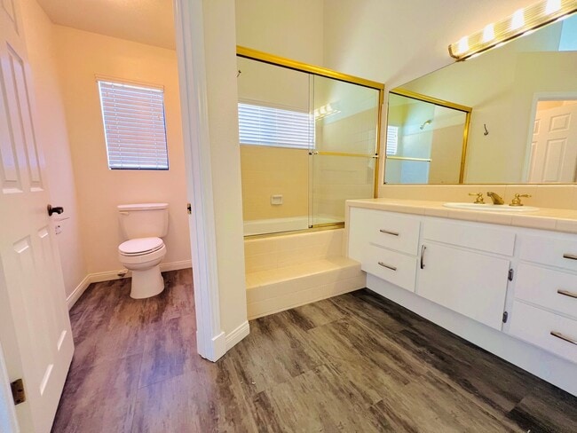 Building Photo - 4 bedroom home for lease