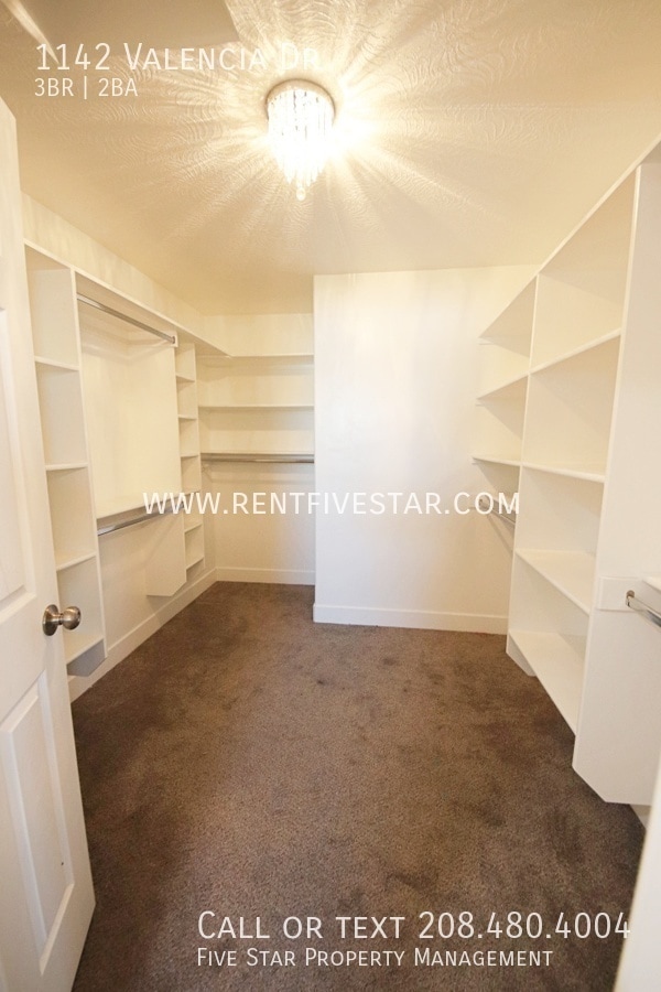 Building Photo - 1142 Valencia Dr