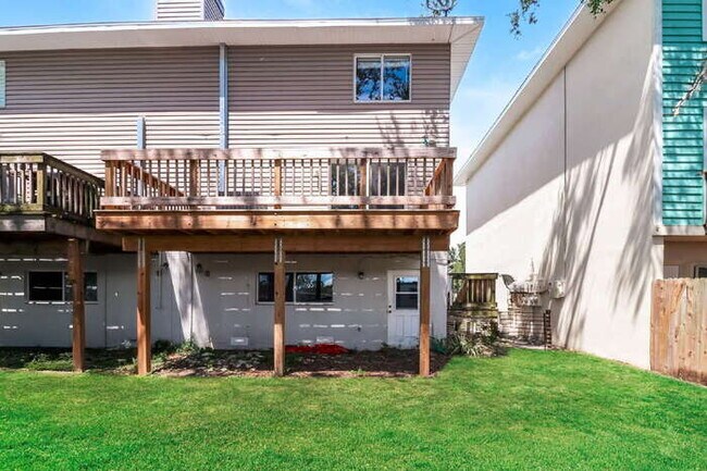 Building Photo - Tropical Dunedin Rental