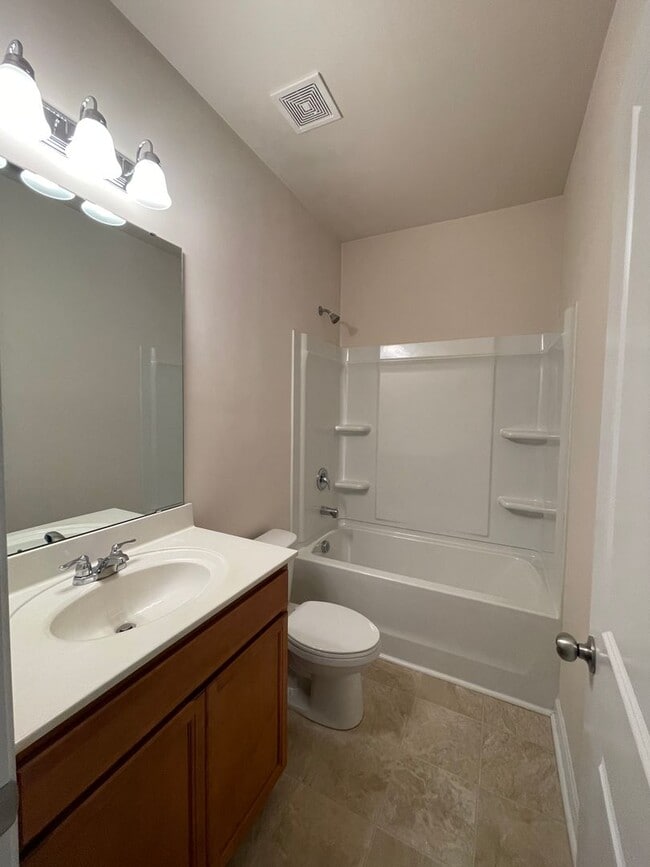 Building Photo - 4BR/3BA Home with Bedroom and Full Bath Downstairs Now Available In South Charlotte!