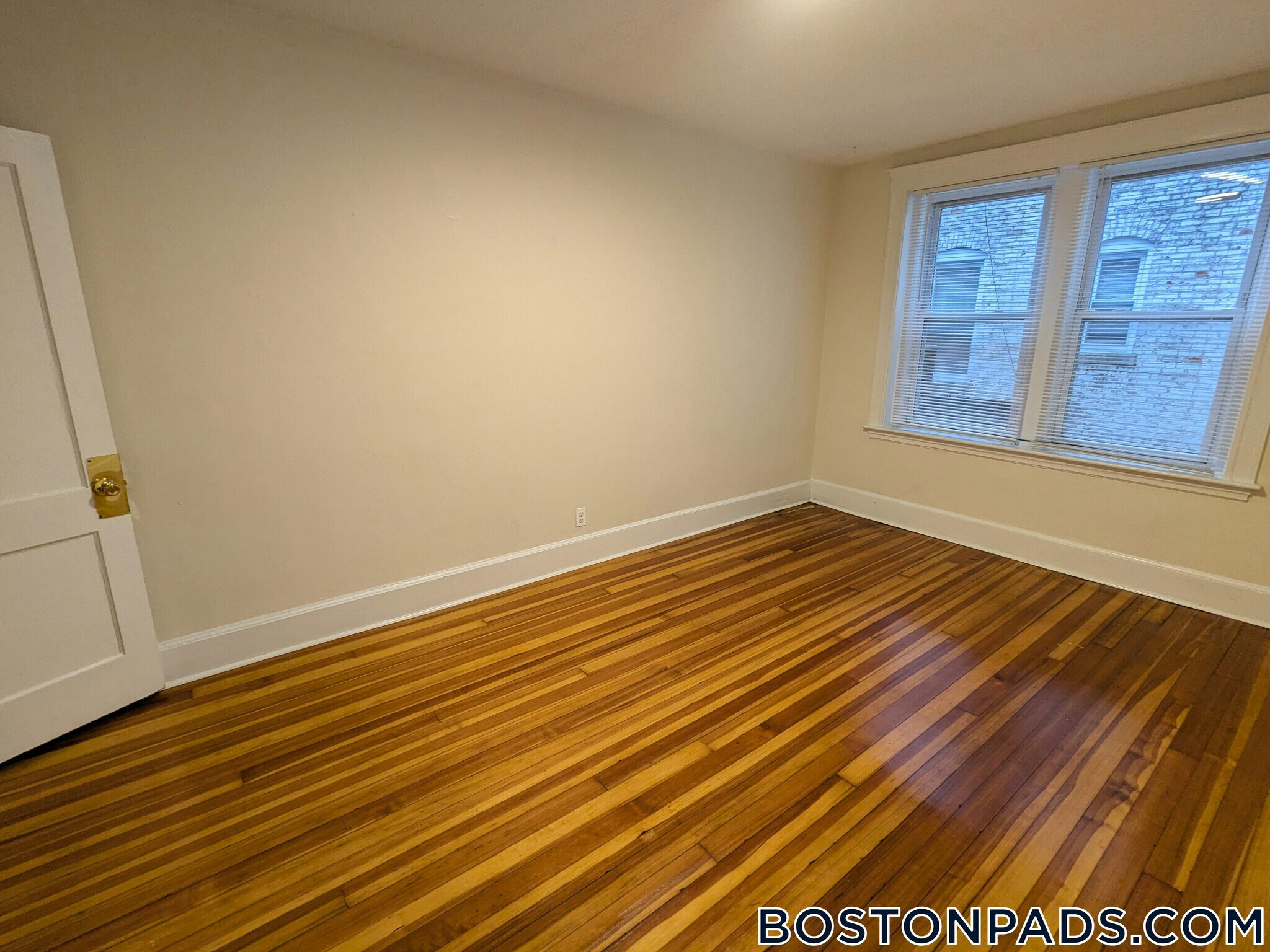 Building Photo - 6 Barrows St