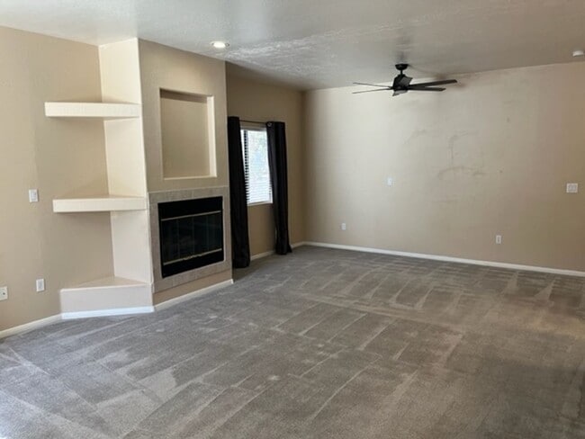 Building Photo - 3 Bedroom Townhouse in Gated Boulder Park ~ Prescott