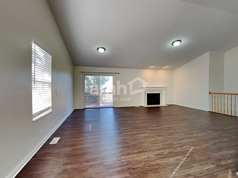 Building Photo - 1420 Pebblecreek Dr S