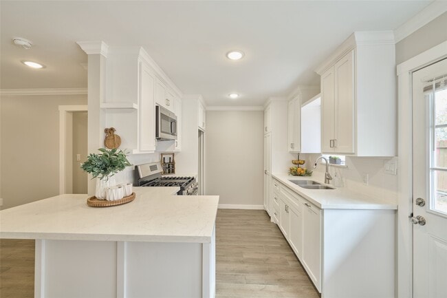 Building Photo - 309 S Magnolia St