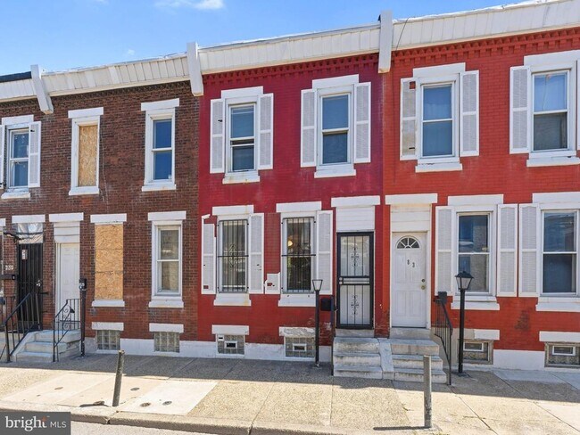 Building Photo - 1831 E Clementine St