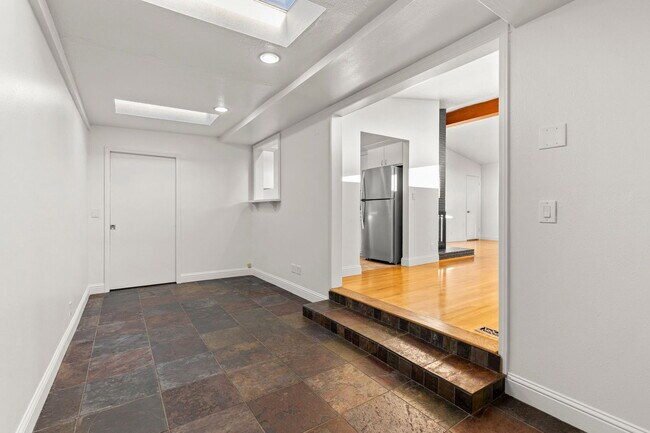 Building Photo - 2637 NE 138th Pl