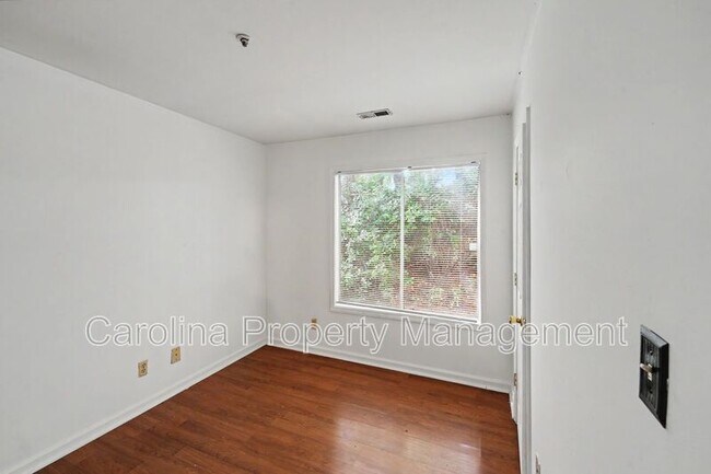 Building Photo - 9535 University Terrace Dr