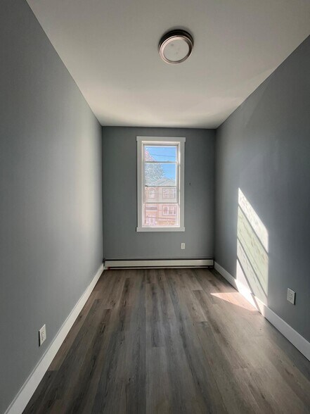 Building Photo - 220 Bidwell Ave