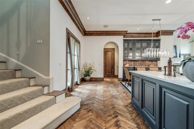 Building Photo - 5701 Mistletoe Ct