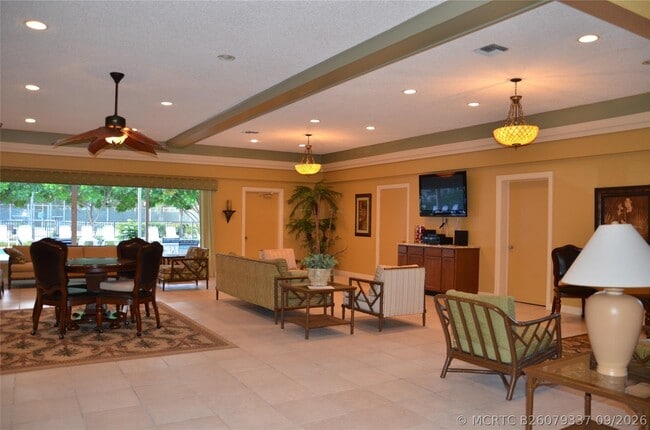 Building Photo - 6201 Bay Club Dr