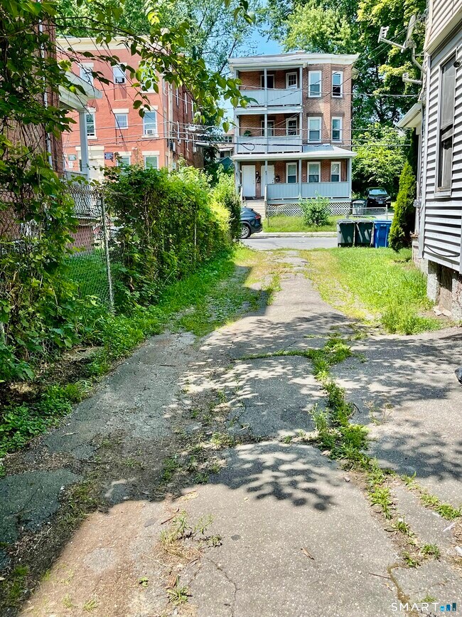 Building Photo - 42 Cabot St